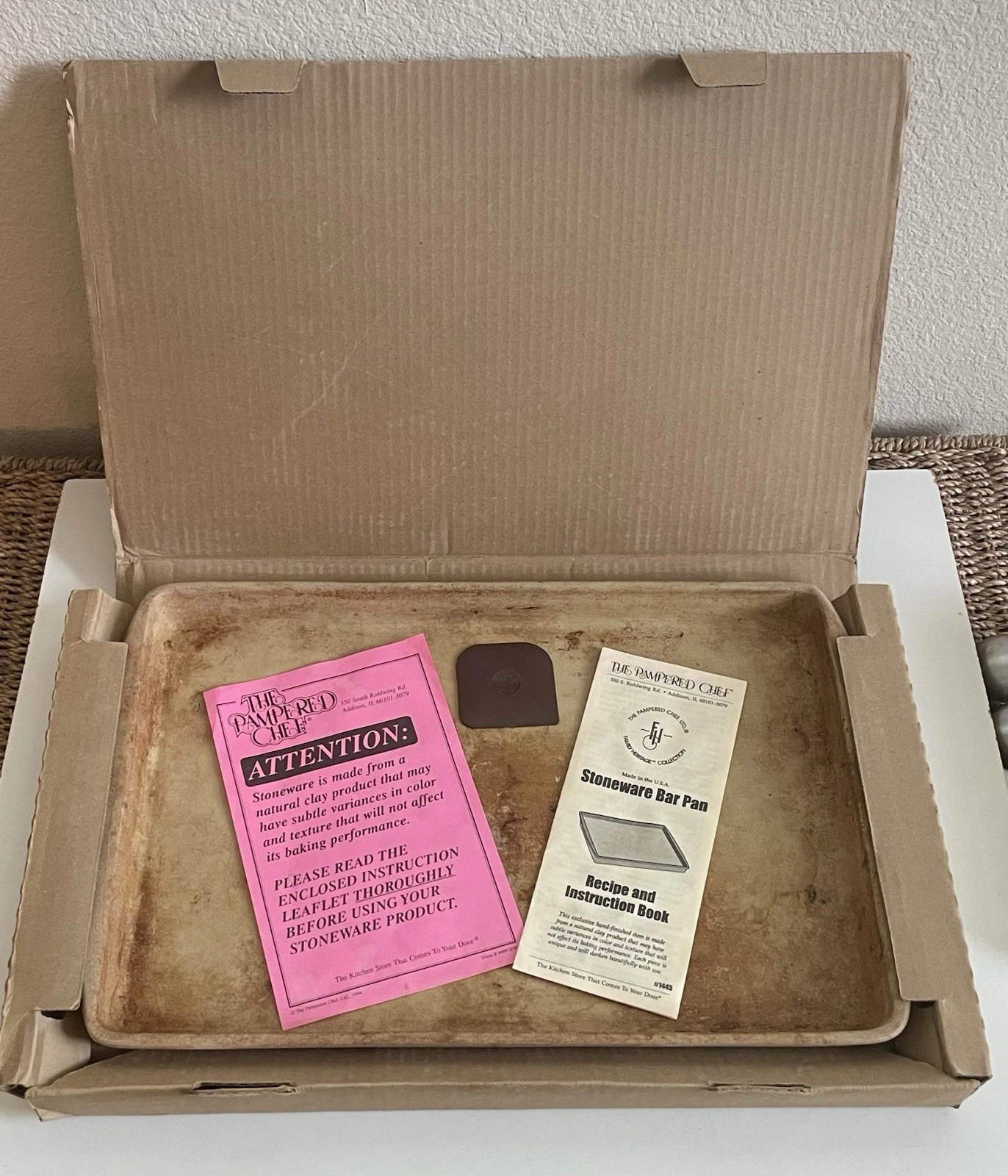 PAMPERED CHEF Heritage Stoneware 10 X 15 Inch Bar Pan #1445 In Box Scrapper Used