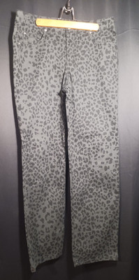 Bandolino Mandie Women s Size 10 Gray Black Cheetah Print Straight Leg Jeans