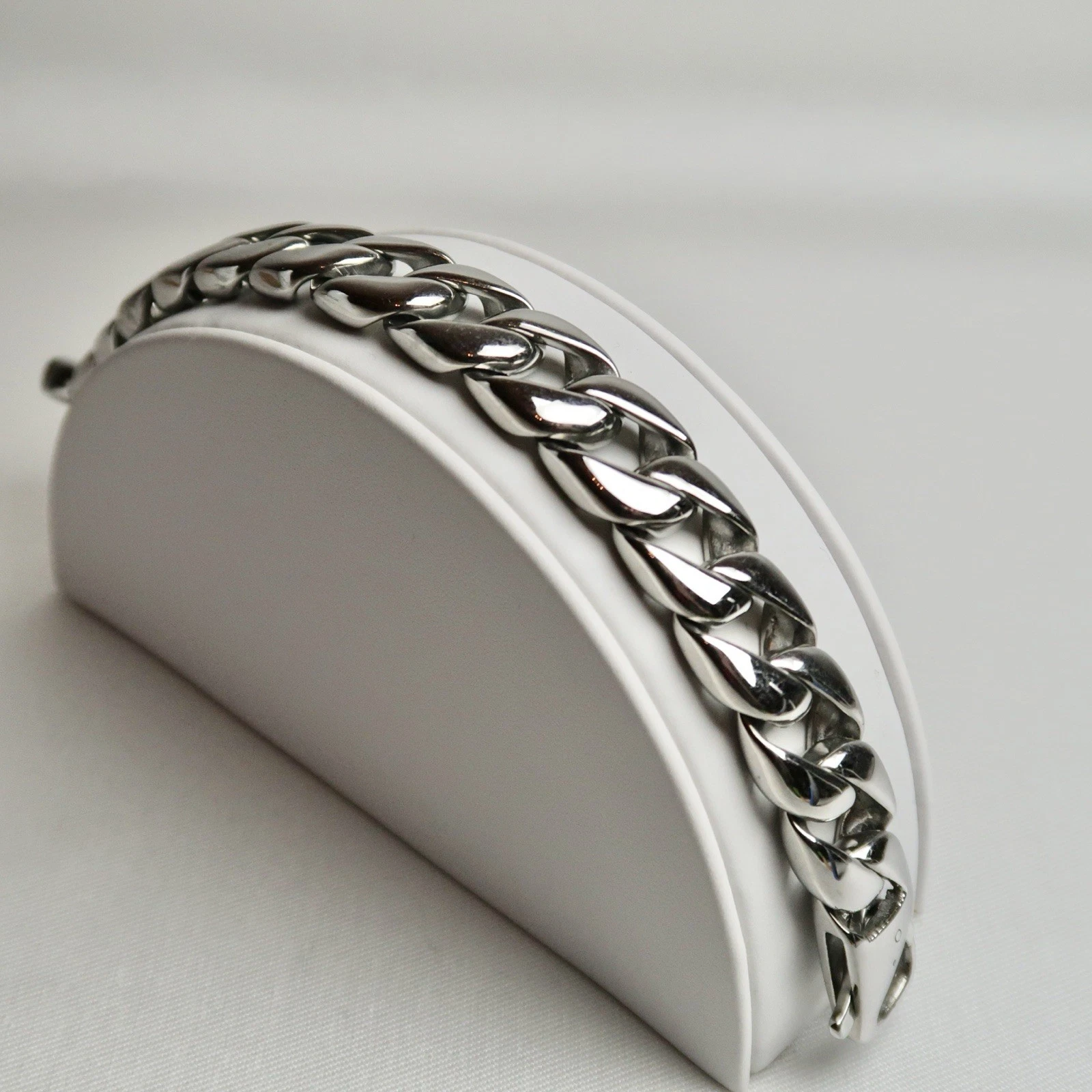 Cuban Link Shiny Silver Tone Metal Chunky Vintage Bracelet Jewelry Br82