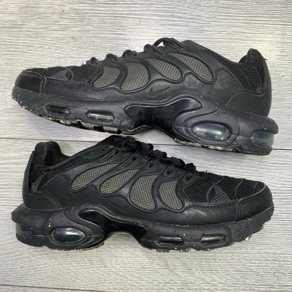 Nike Air Max Plus, photo 1 of 5