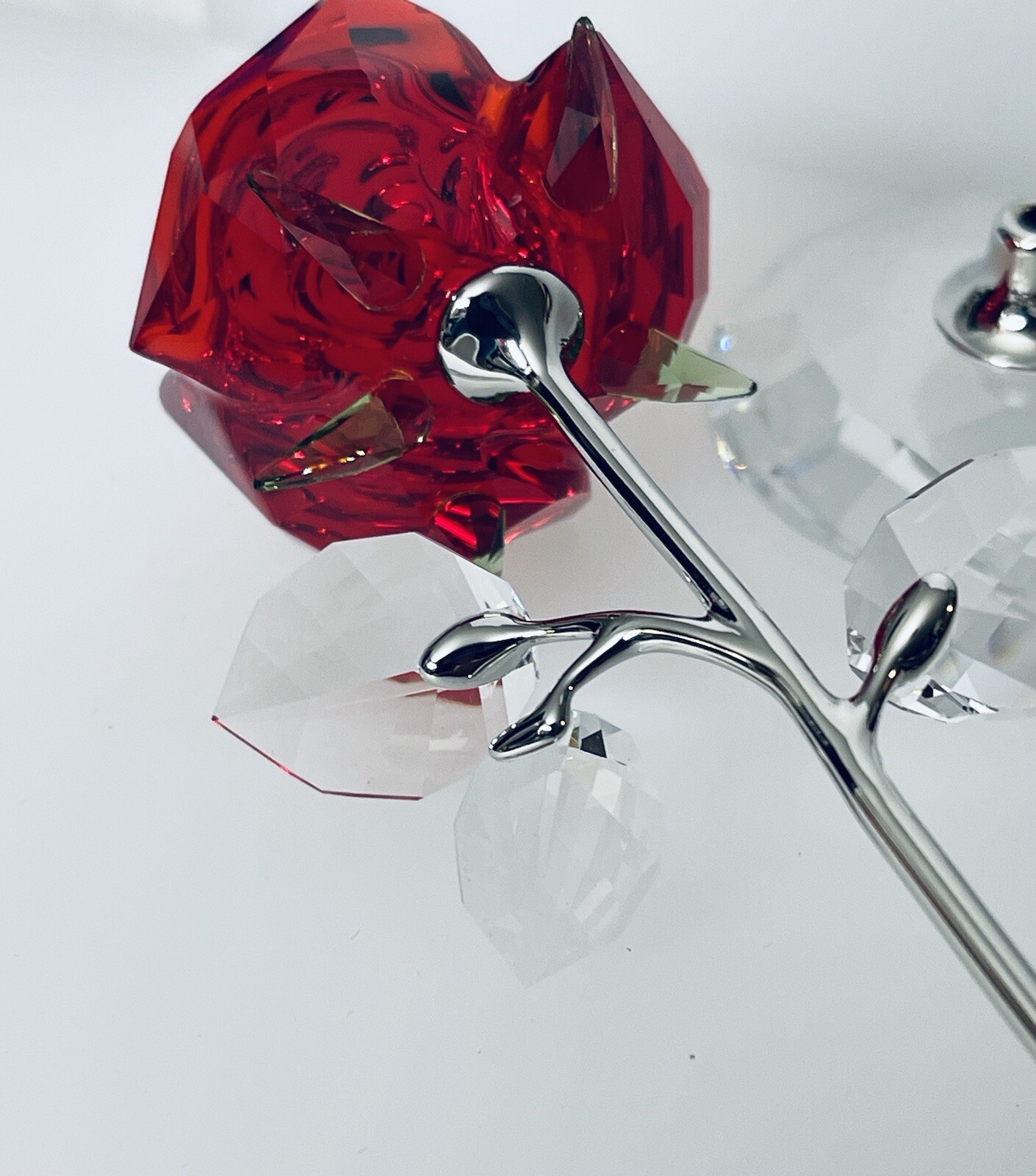 NIB Swarovski Flower Dreams Red Rose With Green Large Crystal Figurine