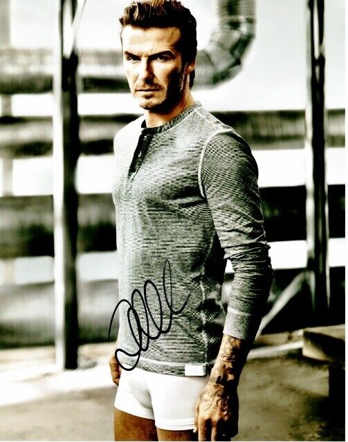 David Beckham Signed 11x14 inch Photo - Futbol Soccer Real David Beckham Signed 11x14 inch Photo - Futbol Soccer Real