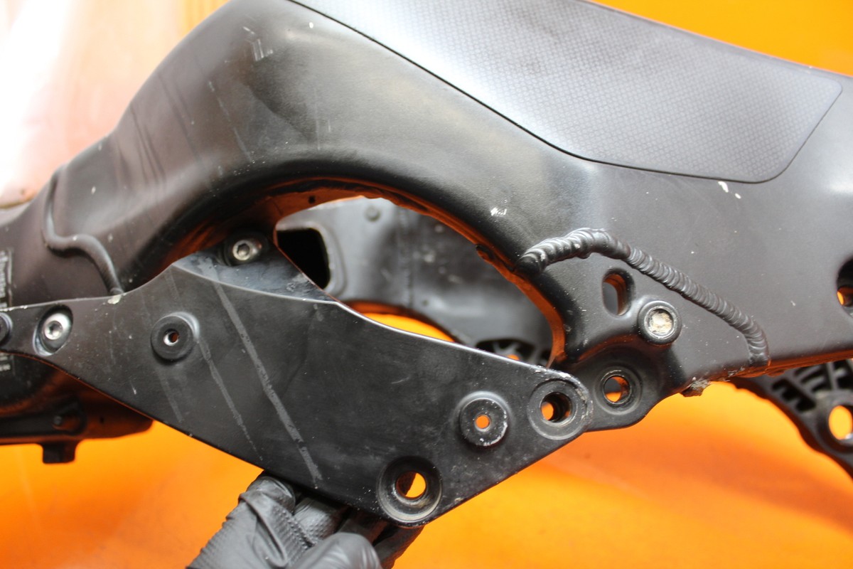 06-07 KAWASAKI NINJA ZX10R STRAIGHT FRAME CHASSIS RACE/STUNT 06-07 KAWASAKI NINJA ZX10R STRAIGHT FRAME CHASSIS RACE/STUNT