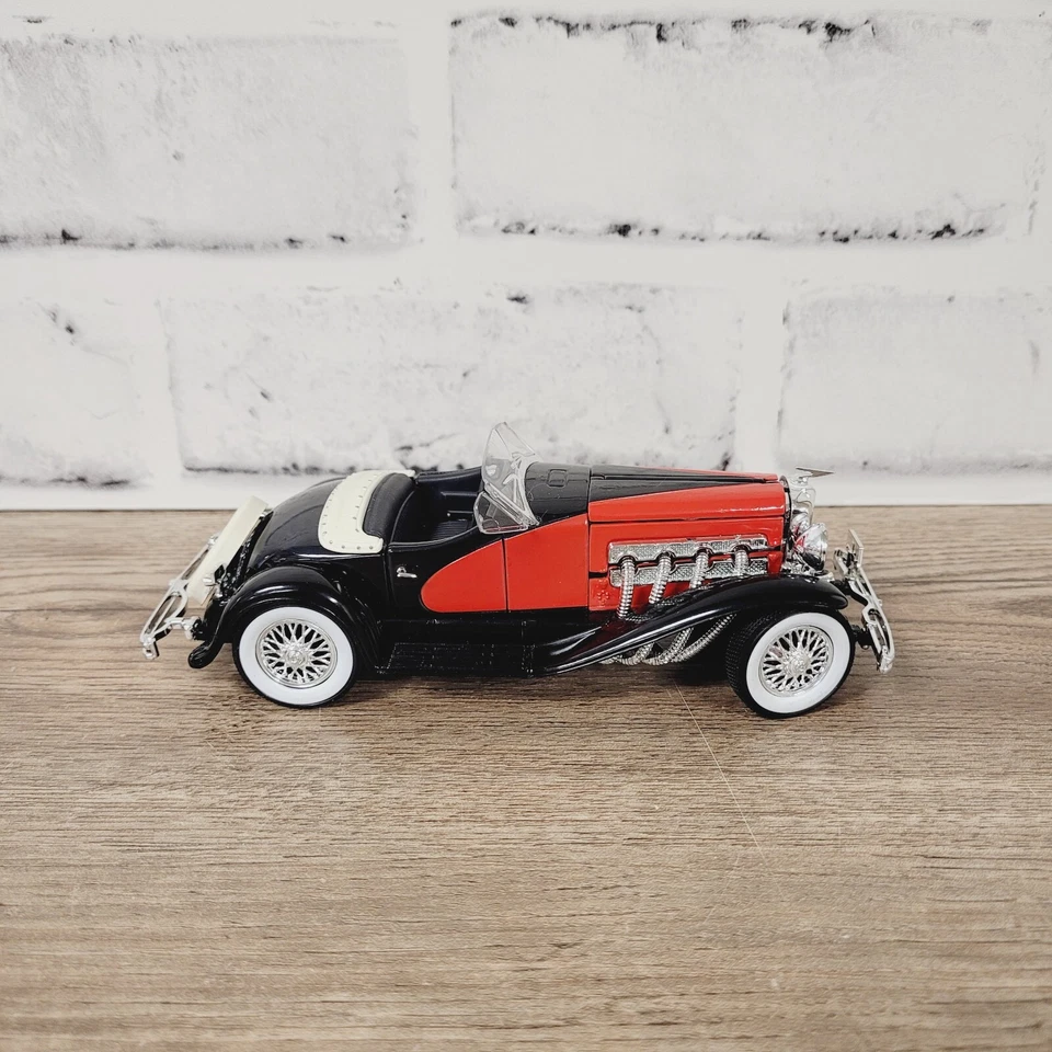 SIGNATURE 1935 DUESENBERG SSJ REPLICA RED BLACK DIE CAST 1:32 - Image 4 of 4