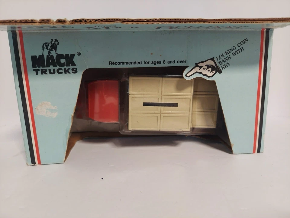 ERTL 1926 Mack Bulldog Delivery Truck Bank 1/38 Scale Die Cast Vintage 1989 - Image 3 of 4
