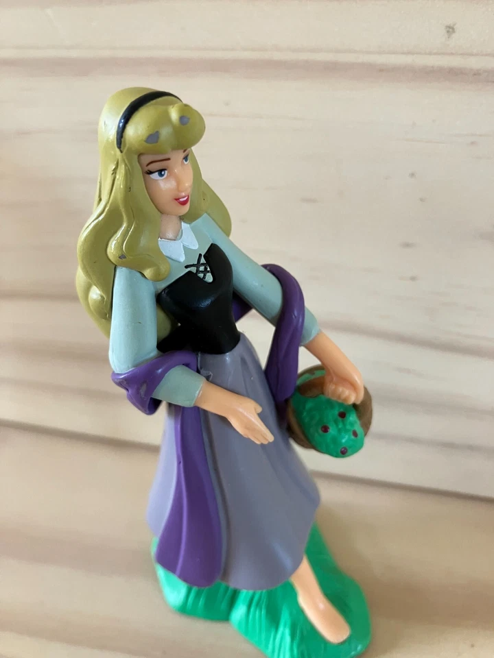 Disney PRINCESA AURORA como BRIAR ROSE BELLEZA DURMIENTE FIGURA Pastel TOPPER Foto 3 de 4