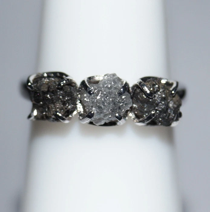 Anillo de diamantes crudos sin cortar gris blanco negro natural de 1,02 quilates plata fina 925 sin precio base Foto 4 de 4