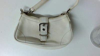 バッグ COACH Hampton Baguette Shoulder White Vintage Coach Hamptons Leather Buckle Demi shoulder bag- White