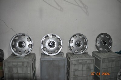 4 X Original VW Golf Lupo Polo UP 13 Zoll Radkappen 6 X 0 601 147 A