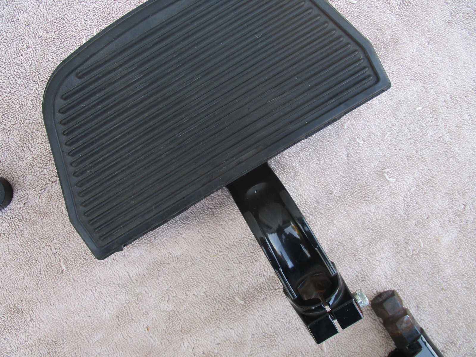 Genuine '17 Harley Softail passenger rear floorboards set Deluxe