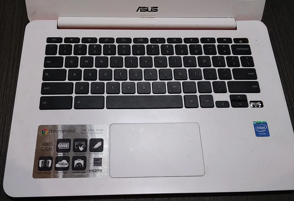 ASUS C300 11,6 pulgadas Chromebook (16 GB, Intel Celeron M, 2,4 GHz, 2 GB) - Rojo -... Foto 2 de 4