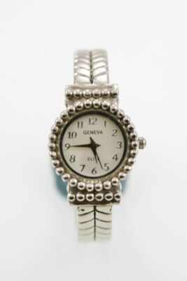 Geneva Damen Uhr Edelstahl Silber Weiß Analog Quartz Wasserdicht 30 m