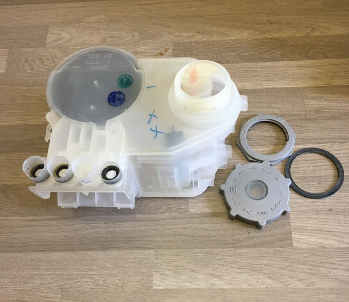 Bosch SGS45E62GB 64 Dishwasher Water Softener With Screwcaps And Gasket bosch-sgs45e62gb-64-dishwasher-water-softener-with-screwcaps-and-gasket