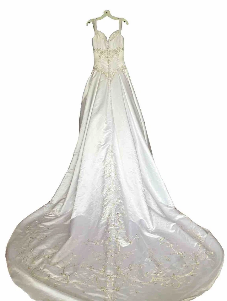 Vestido de novia estilo corsé blanco Foto 3 de 4