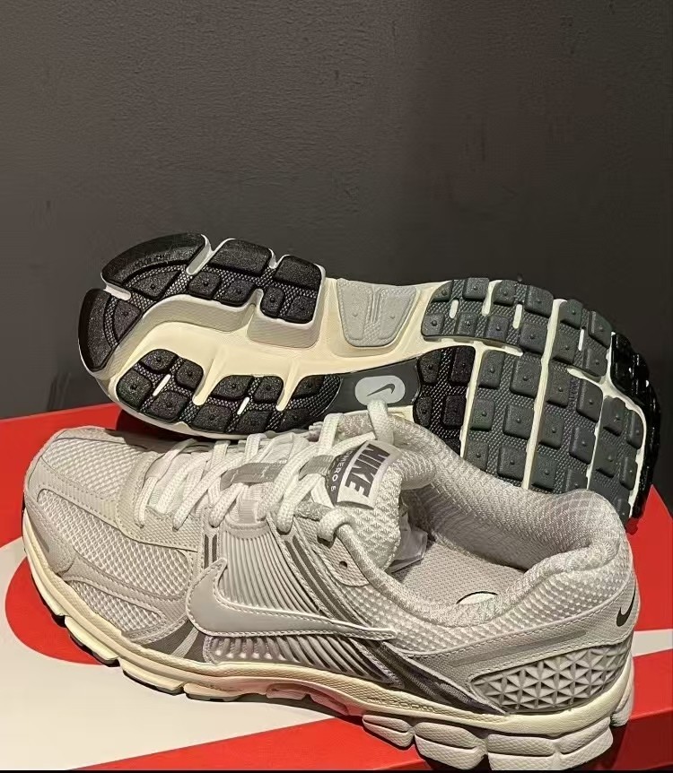 Women's Sizing / Nike Zoom Vomero 5 Grayish-black Women's Ca