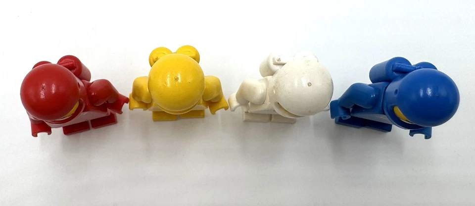 LEGO Classic Space Minifigure Astronaut Lot Of 4 - Red White Blue Yellow Vintage - Image 3 of 4