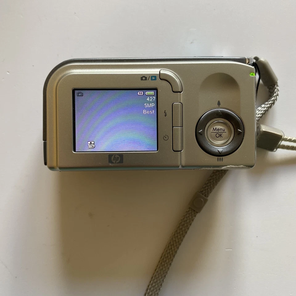 HP Photosmart E327 5.0MP Compact Digital Camera Silver Tested - Image 2 of 4