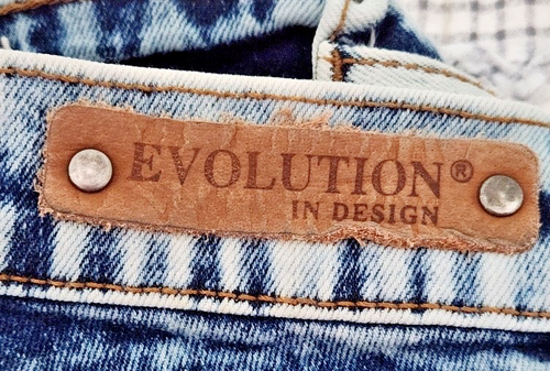 Bermuda in denim ragazzo taglia 12 ~ evoluzione nel design ~ effetto invecchiato/distrutto/verniciato - Foto 4 di 5