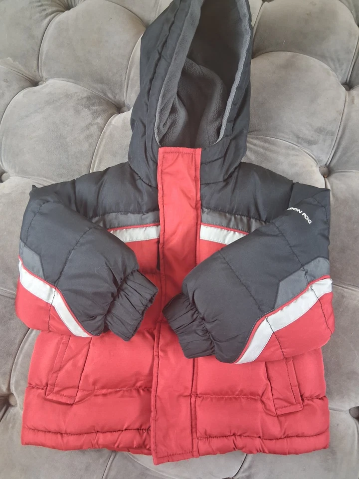 Abrigo de invierno London Fog para niño 2T acolchado con capucha doble cierre Foto 2 de 4