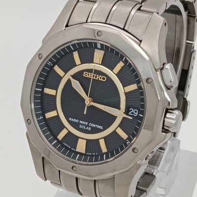 Seiko Brightz Titanium Gold Quartz Solar Radio Watch 40mm wrist 15cm