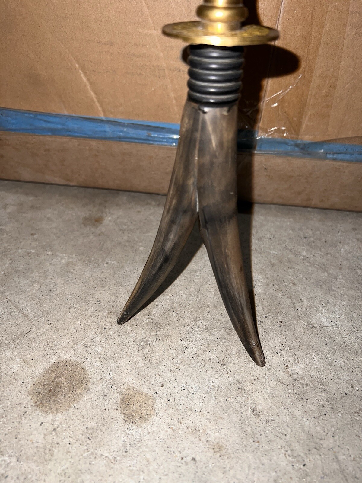 Distinctive Magnifying Glass Tabletop Brass Tripod Horn Legs Vintage Desk Item 