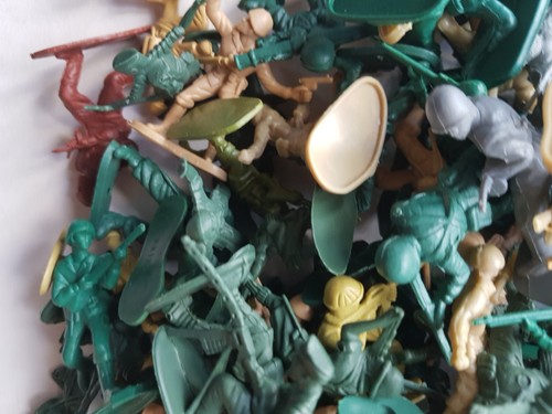 Vintage Huge Lot Soldiers Figurines Over 120 Pcs Army Men RARE Lot 2 - Picture 4 of 5
