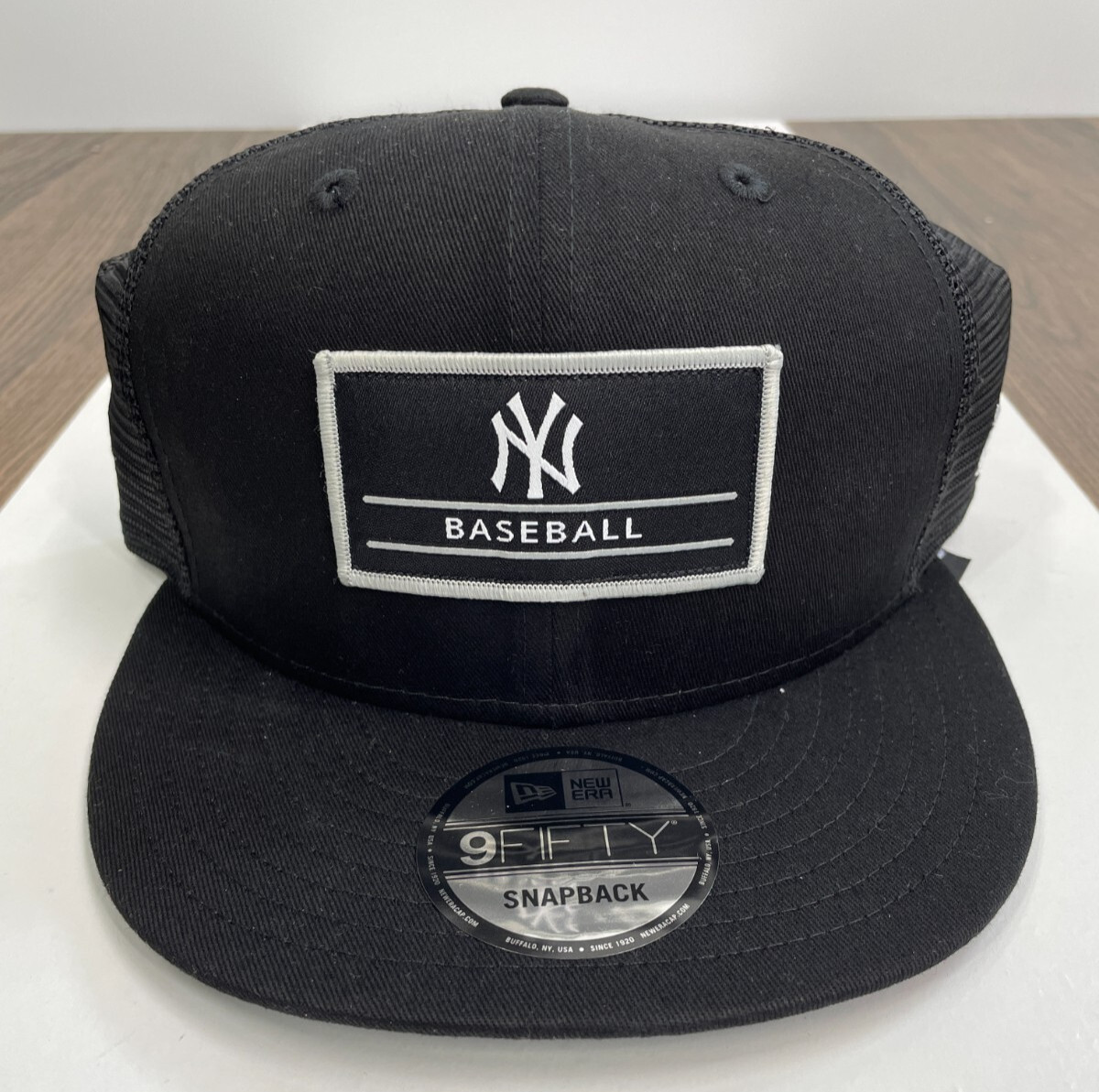 Mens NY Yankees Patch Cap New Era Black Deck Trucker 9FIFTY Snapback OSFA Hat