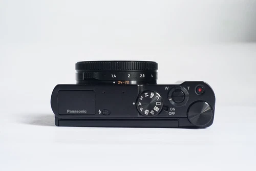 Panasonic DMC-LX10 (LX15) 20.1MP 4K Lumix Digital Camera - Picture 11 of 12