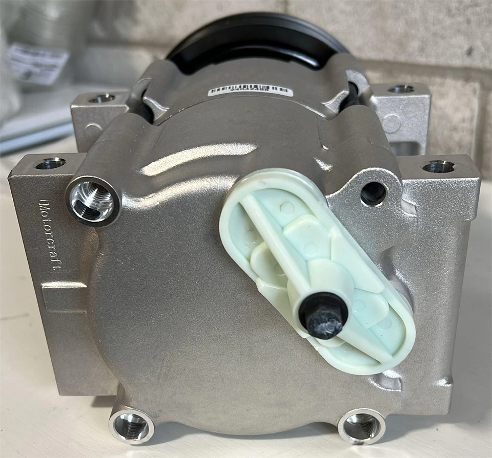 Motorcraft Compressor HU2J-19D629-KA For selected Ford vehicles. - Image 2 of 4
