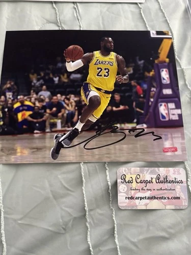 Lebron James Signed 8 X 10 With Coa Hologram