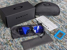 Oakley Badman Sunglasses Dark Carbon/Purple Iridium Polarized