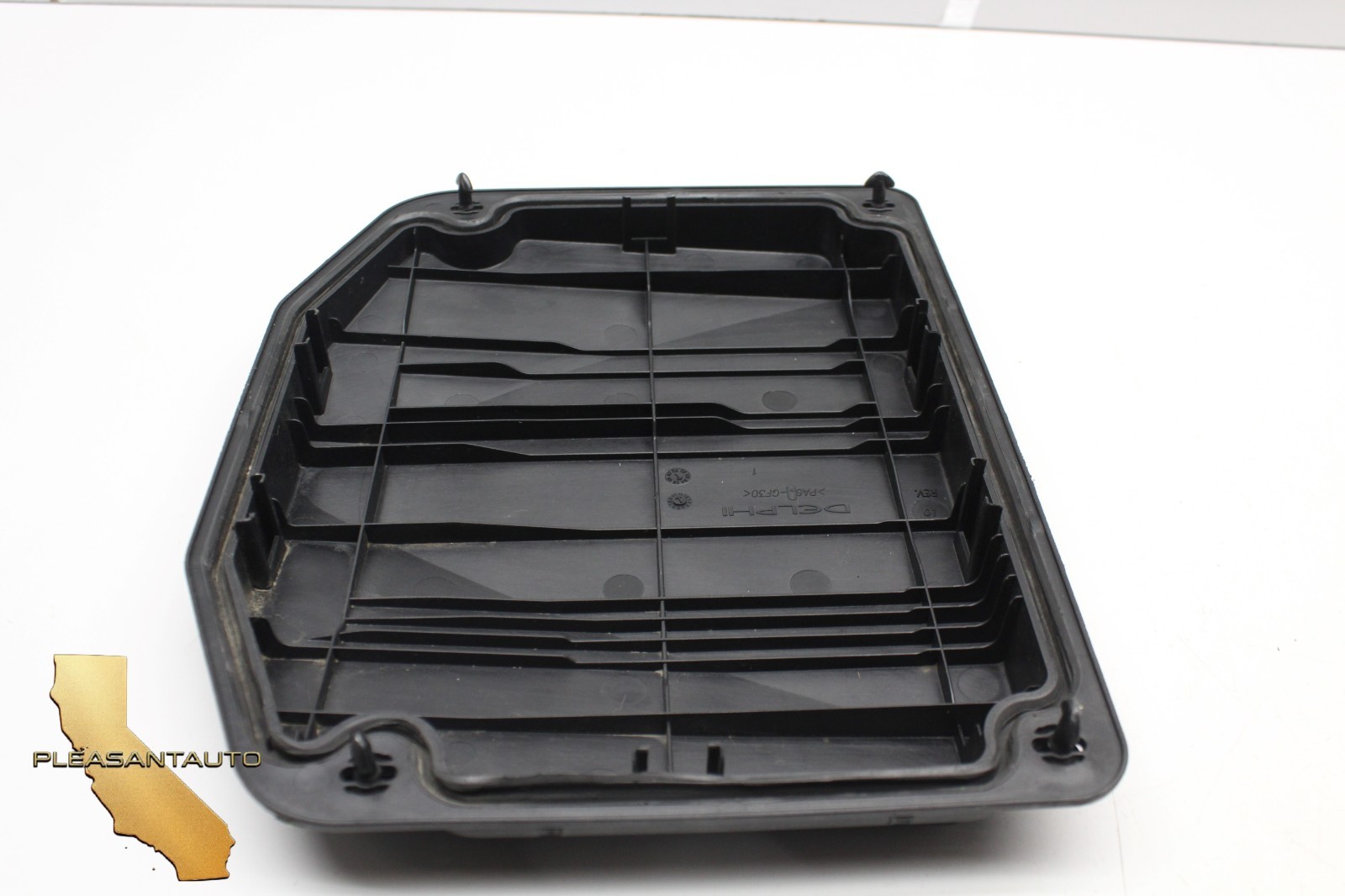 2004-2019 MASERATI QUATTROPORTE M139 Engine Fuse Bay Relay Box Upper Cover OEM