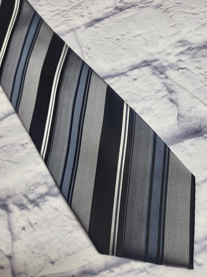 Corbata John Ashford Poliéster Gris Negro Blanco Azul Rayas Hombre 57 x 3.25 Foto 3 de 4