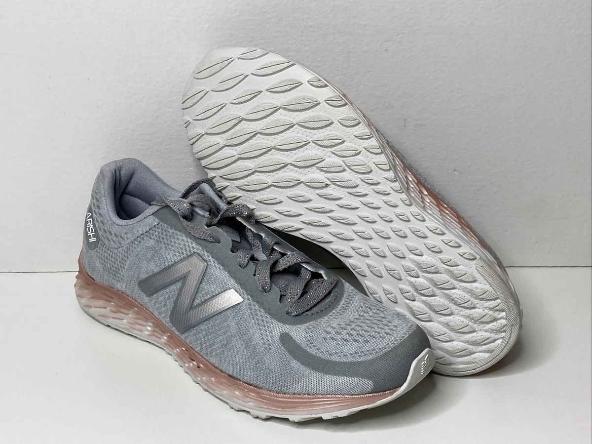 New balance arishi light grey top