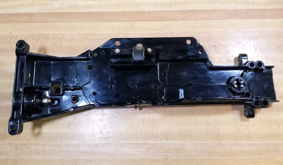 Mercury 115HP Top Cowl Front Bracket Assembly 42706A1 99650 - Image 3 of 4