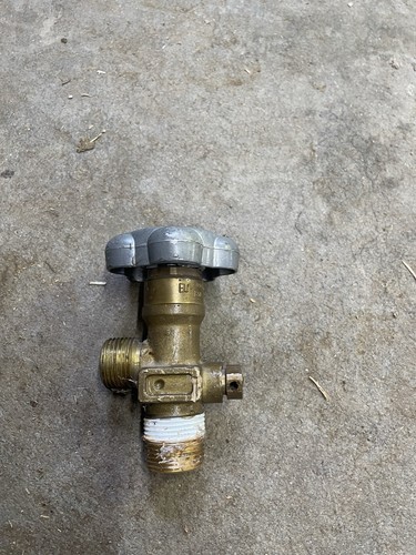 Cga 540 Oxygen Cylinder Valve Three-Quarter – 14Ngt Inlet Thread ￼