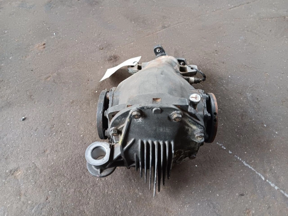 1986-1989 Mercedes 107 560SL Rear Differential Axle Carrier 2.47 Ratio  - Image 4 of 4