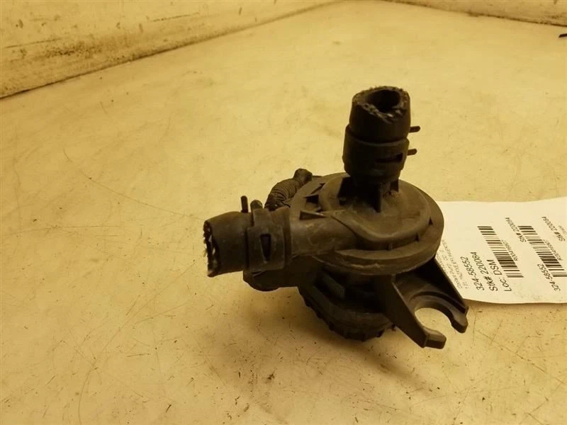 01-05 TOYOTA PRIUS 1,5 L TRACCIÓN DELANTERA EN BOMBA DE REFRIGERANTE DEL MOTOR Foto 2 de 4