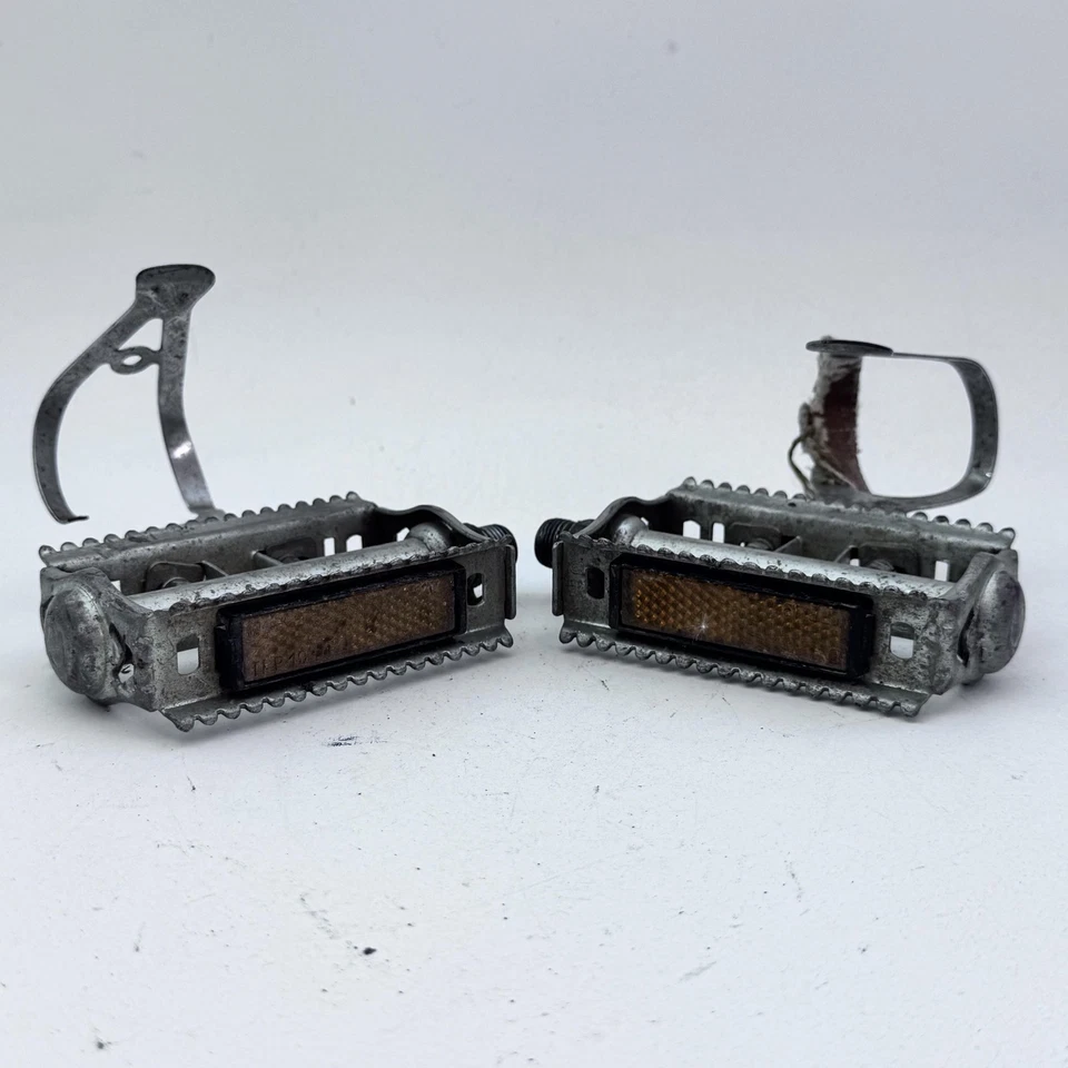 Vintage Union Bike Pedals Rat Trap Reflectors KKT Toe Clips Small 9/16 in A07 - Image 2 of 4