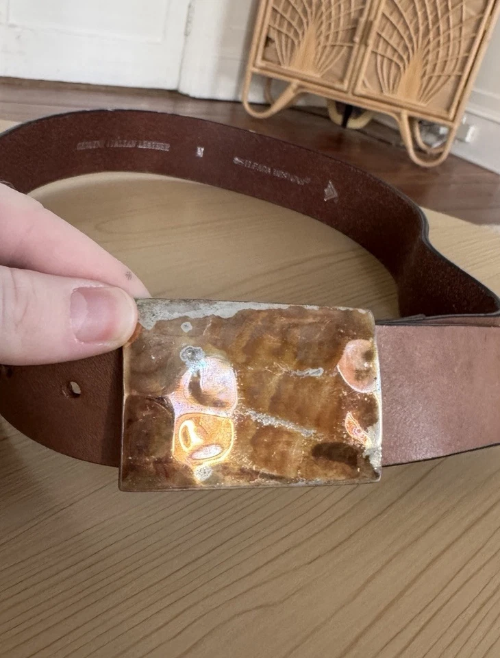 Cinturón de cuero italiano con hebilla de metal martillado mediano Silpada Designs Foto 2 de 4