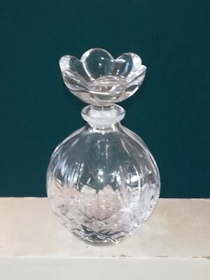 Flacon de parfum ancien en cristal - Photo 1/4