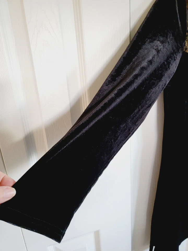 Camisa Soma Intimates M Negra Dorada Terciopelo Cuello Redondo L/S Aberturas Laterales Foto 4 de 4