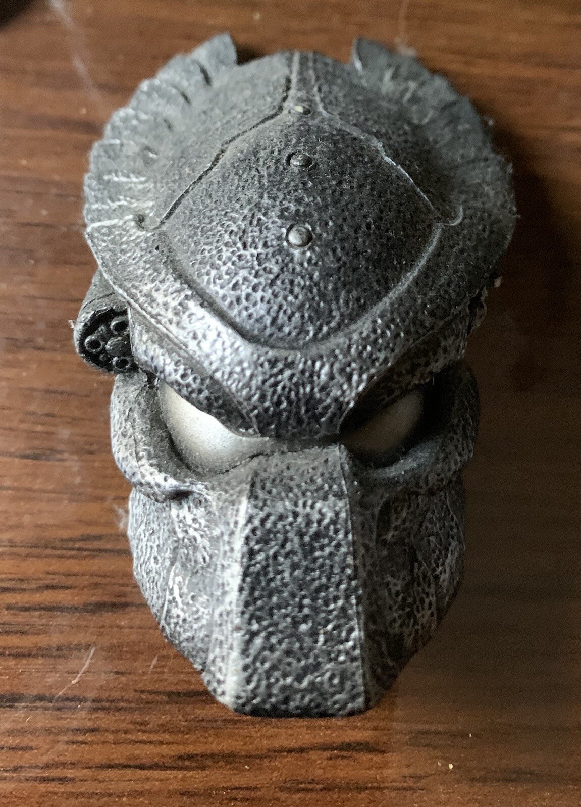 Dead Alien skull stand 1/6 Hot Toys “Broken Tusk” (Dachande) Predator