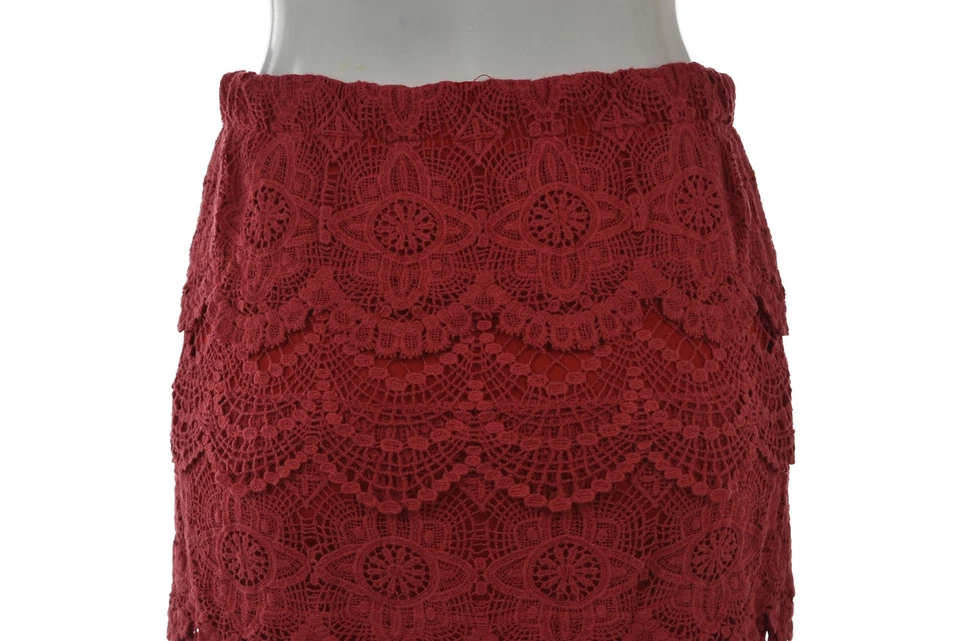 Falda Mirando Estrellas Talla S Roja Texturizada En Niveles Recta Sobre la Rodilla Algodón WTW Foto 3 de 4