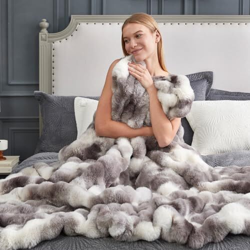 Throw Blanket Faux Rabbit Fur And Throw Pillow Set, Soft Fuzzy