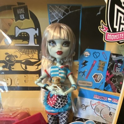First wave- Mattel Monster High Frankie Stein Home Ick Fashion Doll 