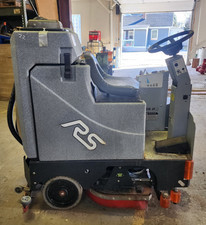 TOMCAT RS 28-D Ride-On Floor Scrubber - 1,236.8 Hours - Needs New Batteries