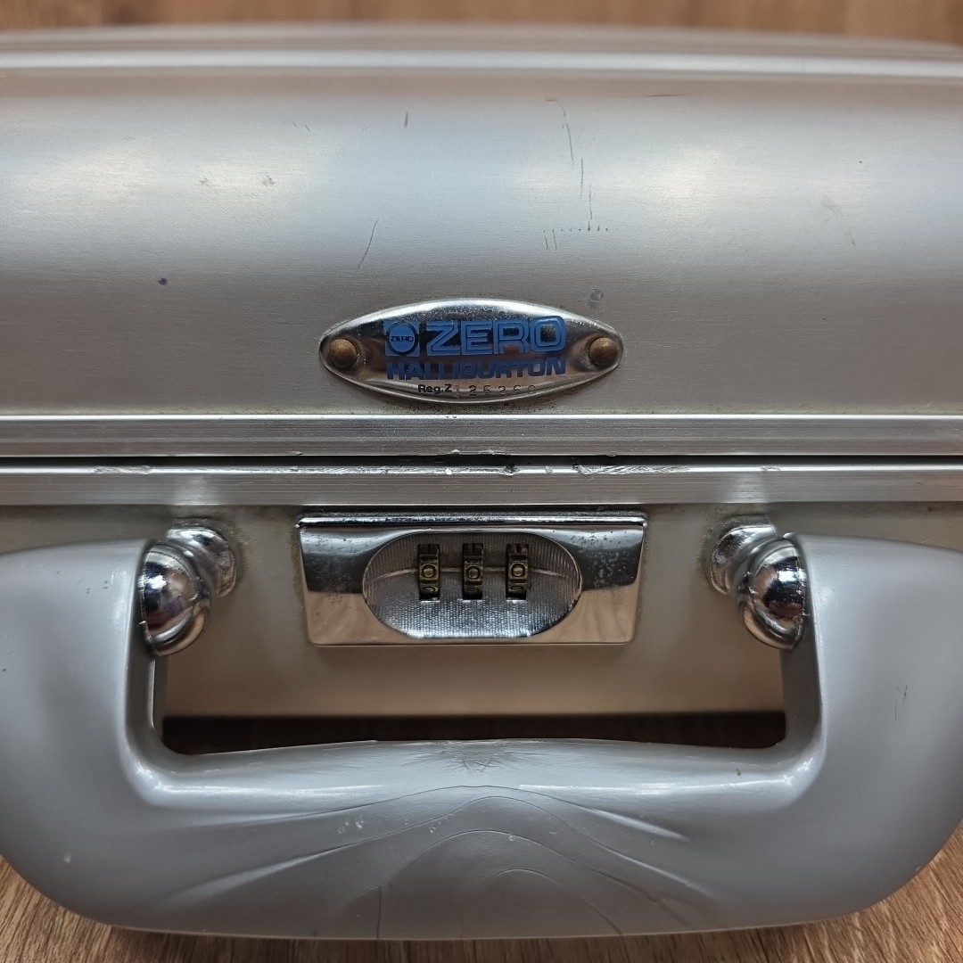 Vintage Zero Halliburton Aluminum Briefcase Case 18x13x5