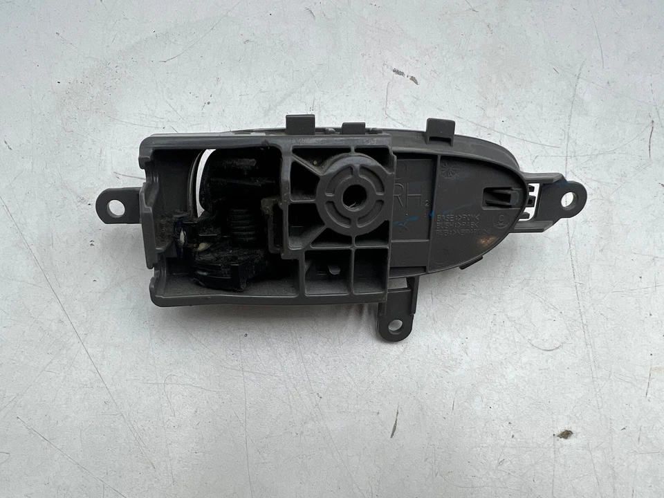 Manija interior delantera derecha Nissan NV 1500-3500 2012-2020 OEM. Foto 3 de 4