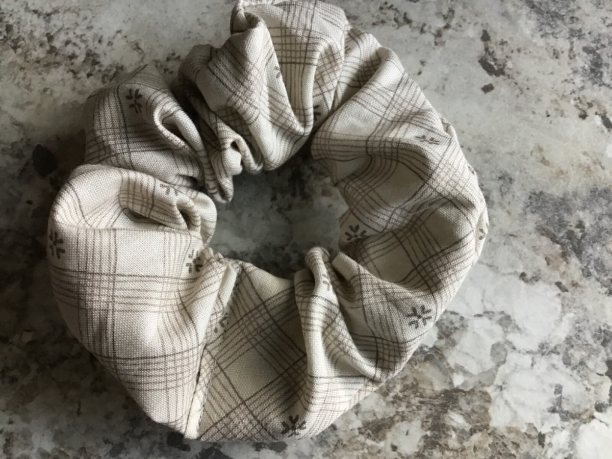 Tan plaid Brown Scrunchie Scrunchies top knot ponytail bun  display picture 3